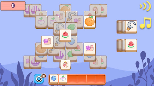 A Pile Snap board with many tiles spread around an open center.
